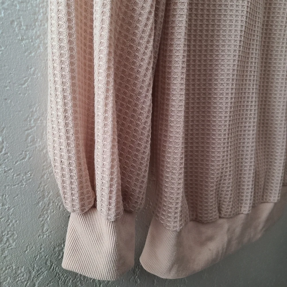 Women Small Shell Pink Romantic V-Neck Waffle Knit Off Shoulder Long Sleeve EUC